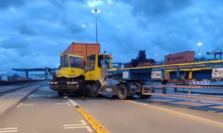 Al porto di Genova un morto e un ferito dopo scontro tra due ralle<h2 class='anw-subtitle'>Aperta un'inchiesta per omicidio colposo. Lo scalo in sciopero fino a domattina</h2>
