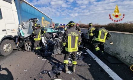 Ancora un incidente mortale in A4 fra Trieste e Venezia<h2 class='anw-subtitle'>Coinvolto un Tir che trasportava materiale plastico: era in colonna ed è stato tamponato</h2>