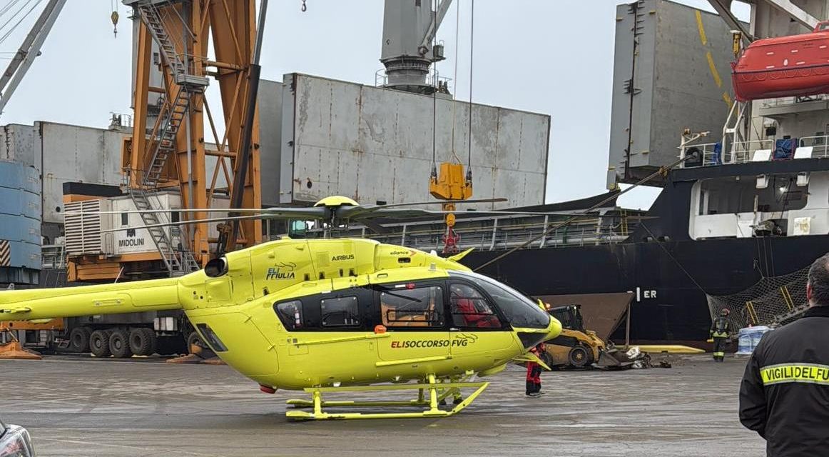 Esplode bombola ossigeno: due feriti al porto di Monfalcone<h2 class='anw-subtitle'>Si tratta di un marittimo e di un perito che si trovava a bordo di una general cargo per un'ispezione</h2>