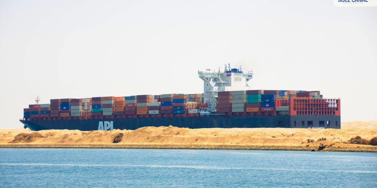 Canale di Suez, traffico dimezzato ma pronto alla ripresa<h2 class='anw-subtitle'>In calo anche i ricavi, mentre proseguono ampliamenti e incrementi della flotta rimorchiatori</h2>