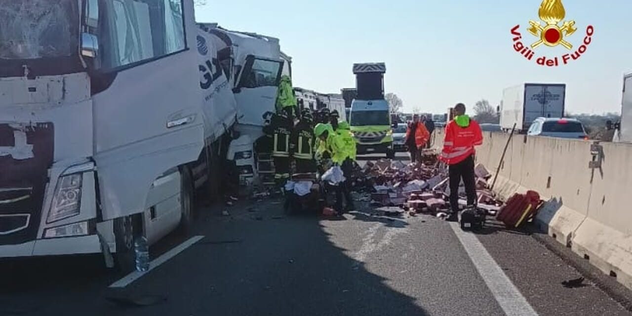 Autostrada A4, incidente tra mezzi pesanti<h2 class='anw-subtitle'>È di un ferito e grossi disagi al traffico il bilancio dell'ennesimo sinistro lungo il tratto Trieste-Venezia</h2>
