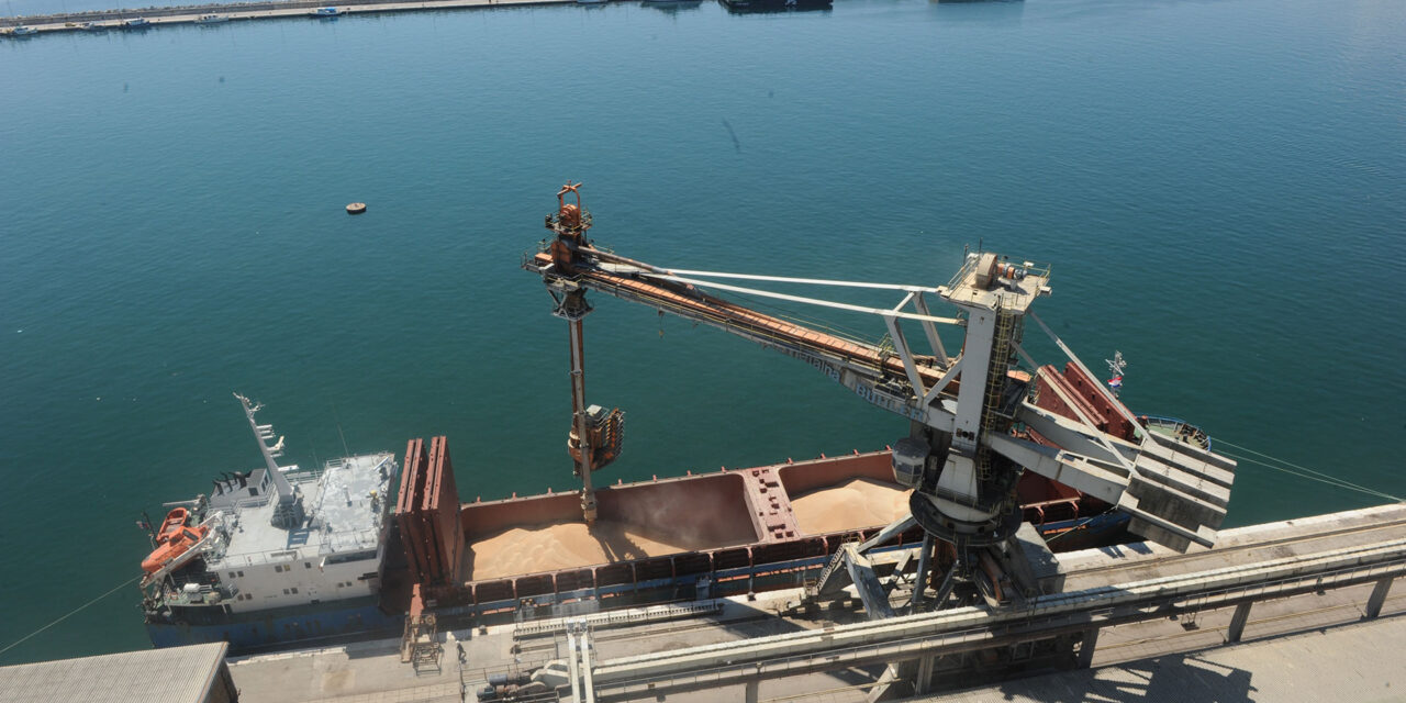 Porto di Fiume sigla accordo con Egitto<h2 class='anw-subtitle'>Coinvolto lo scalo di Alessandria: memorandum offre una grande opportunità per il traffico di cereali</h2>