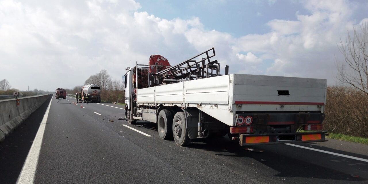 Incidente coinvolge cisterna di Gpl: chiusa la A4 Venezia-Trieste<h2 class='anw-subtitle'>L'autostrada è stata poi riaperta dopo l'intervento dei Vigili del fuoco</h2>