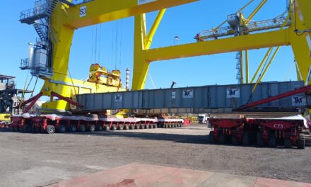 Porto di Trieste, in arrivo le nuove gru per il Molo VII<h2 class='anw-subtitle'>Imbarcata a Porto Marghera la prima delle due STS Liebherr Maritime realizzate in Irlanda</h2>