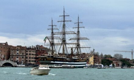 L’Amerigo Vespucci a Venezia<h2 class='anw-subtitle'>Centinaia di imbarcazioni salutano la nave scuola della Marina militare italiana</h2>