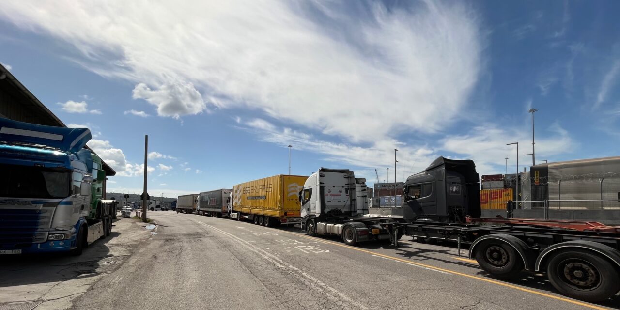 Porto di Trieste, protesta autotrasporto: caos accessi alla Piattaforma logistica<h2 class='anw-subtitle'>La associazioni di categoria contestano tempi di sosta e organizzazione del lavoro, ma l'obiettivo resta il mantenimento del traffico</h2>