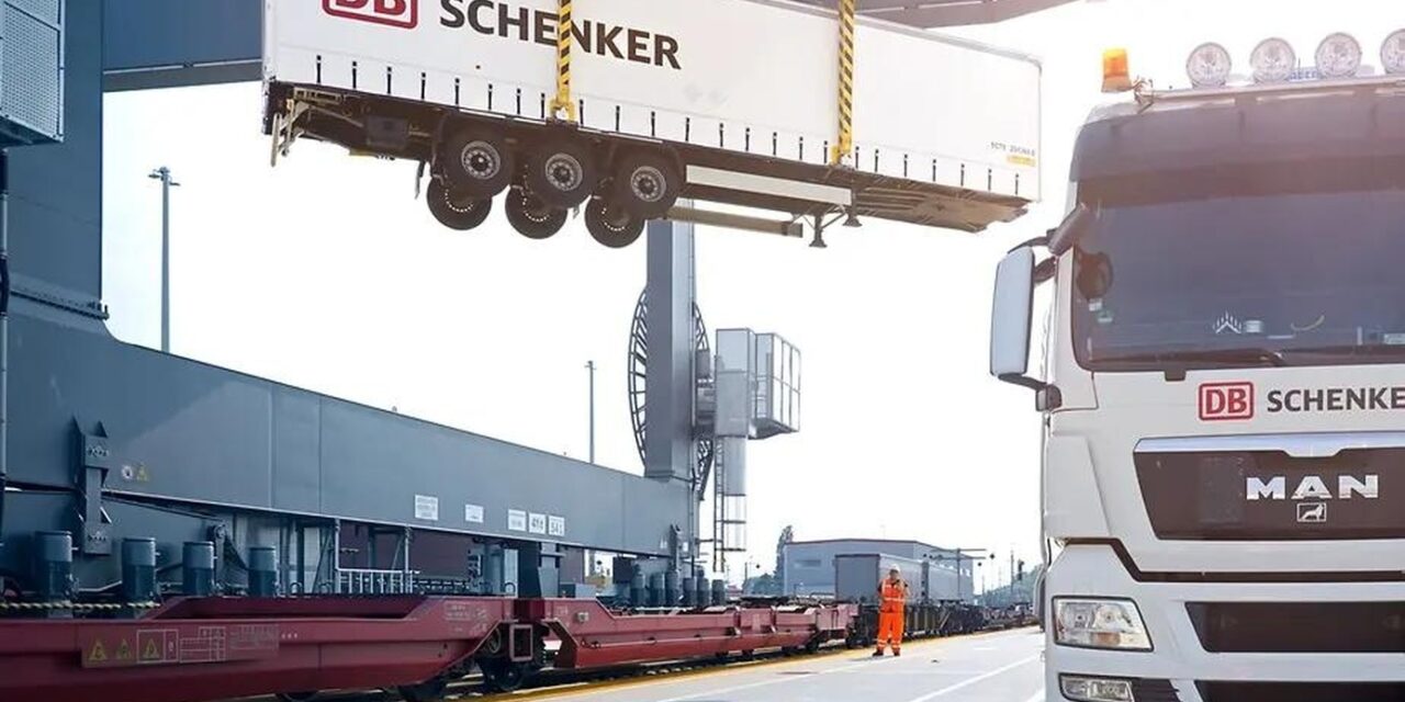 Via libera Ue per acquisizione Schenker da DSV<h2 class='anw-subtitle'>L'operazione per la vendita della controllata di Deutsche Bahn vale 14,8 miliardi di euro</h2>