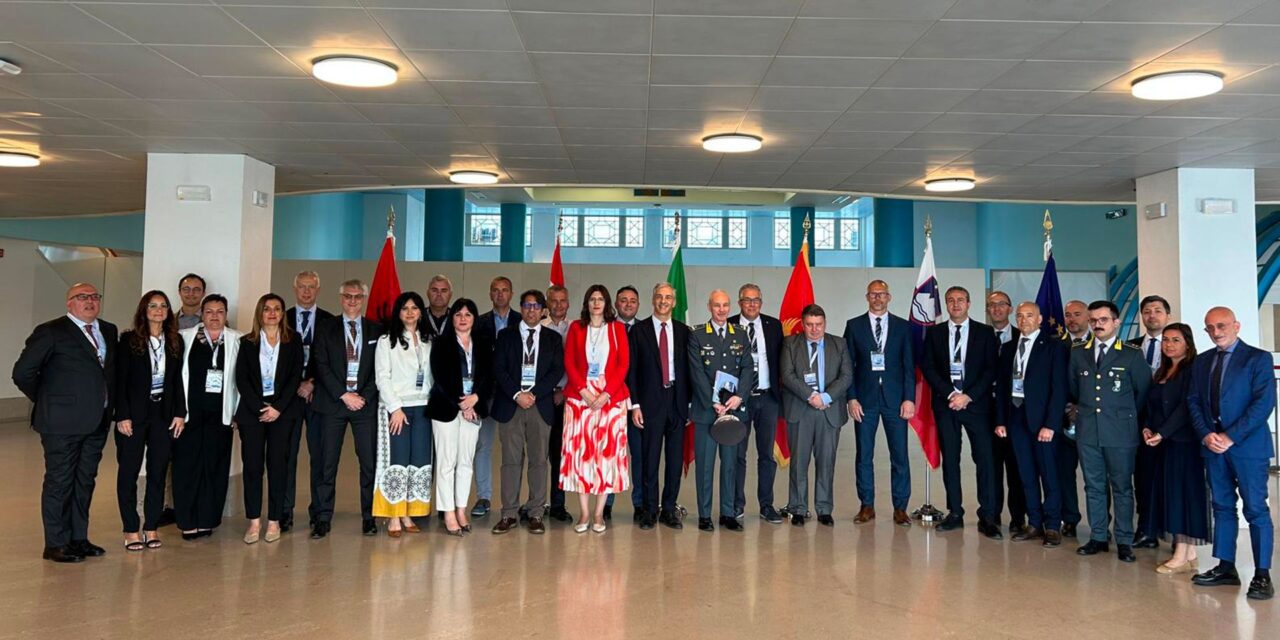 Cooperazione doganale: a Trieste linee guida di Adriacustoms<h2 class='anw-subtitle'>Mazzella, ADM: «Il network portuale punto di approdo naturale per traffico tra Europa centro orientale, Africa e Asia»</h2>
