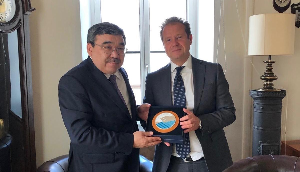 Yerbolat Sembayev, ambasciatore del Kazakhstan e il Commissario dell’Autorità portuale di Trieste, Vittorio Torbianelli.