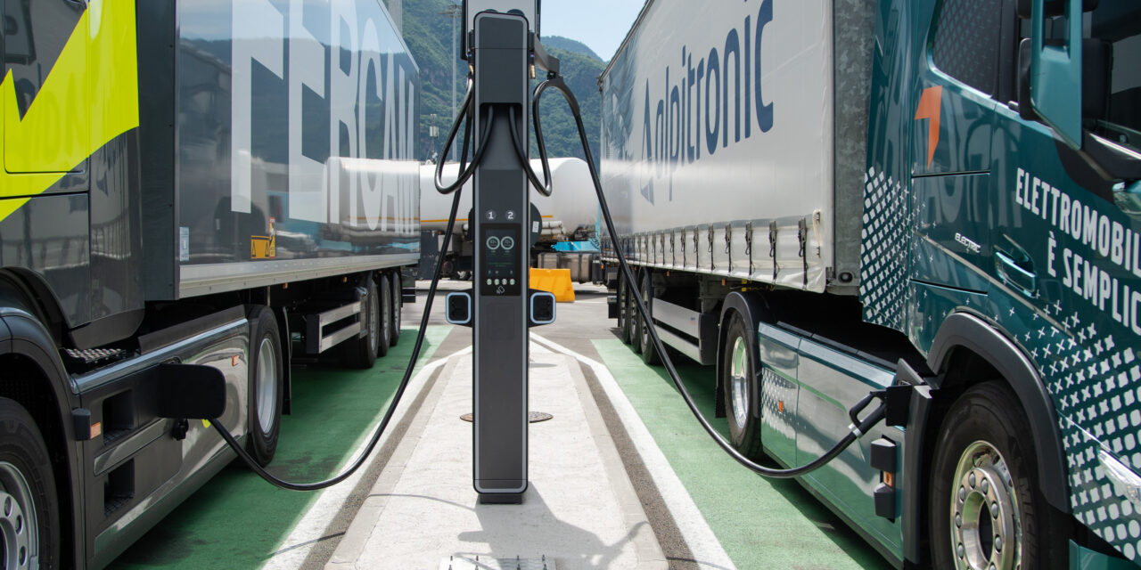 Autobrennero inaugura la prima ricarica veloce per Tir in Italia<h2 class='anw-subtitle'>A Bolzano Sud nasce il primo punto da 1 MW per mezzi pesanti: tempi dimezzati e prospettive di raddoppio</h2>