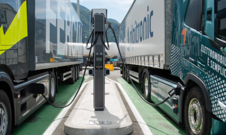 Autobrennero inaugura la prima ricarica veloce per Tir in Italia<h2 class='anw-subtitle'>A Bolzano Sud nasce il primo punto da 1 MW per mezzi pesanti: tempi dimezzati e prospettive di raddoppio</h2>