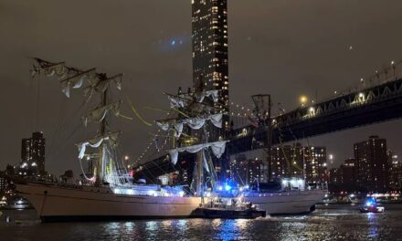 Veliero contro il Ponte di Brooklyn: due morti e decine di feriti<h2 class='anw-subtitle'>La nave scuola messicana Cuauhtémoc perde potenza durante la manovra e urta la struttura: indagini in corso sulle cause dell'incidente</h2>