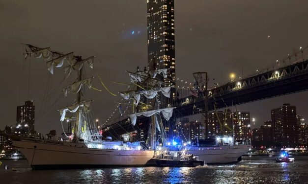 Veliero contro il Ponte di Brooklyn: due morti e decine di feriti