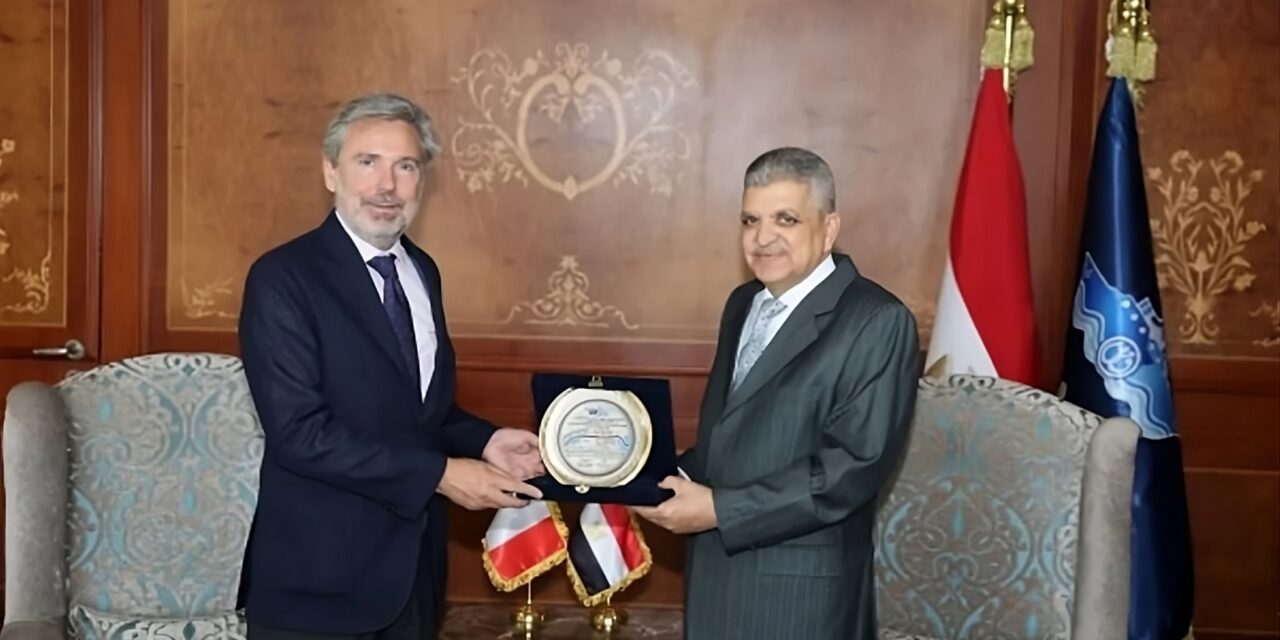 Canale di Suez, sconti per portacontainer e dialogo con l’Italia<h2 class='anw-subtitle'>Visita dell'ambasciatore Quaroni: cooperazione su manutenzioni, turismo e industria navale. Possibili ricadute su Alto Adriatico</h2>