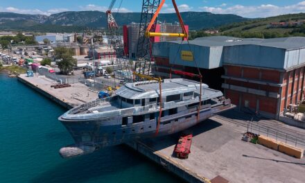 Varato a Trieste lo scafo del nuovo superyacht Deep Blue<h2 class='anw-subtitle'>La collaborazione tra CNB Ancona e il Gruppo Samer potrebbe dare vita a un hub produttivo per la nautica</h2>