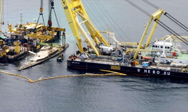 Recuperato il relitto del Bayesian al largo di Palermo