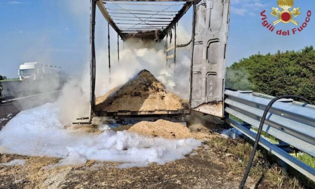 Tir in fiamme sulla A4, traffico dirottato sulla A28/A27