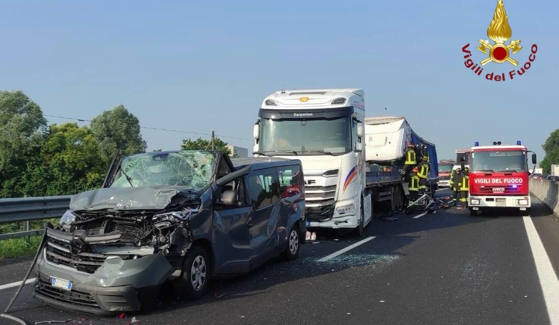 Incidente in A4: due feriti, coinvolti tre camion e un furgone<h2 class='anw-subtitle'>Tamponamento a catena tra San Donà di Piave e Cessalto in direzione Trieste. Code fino a sei chilometri</h2>