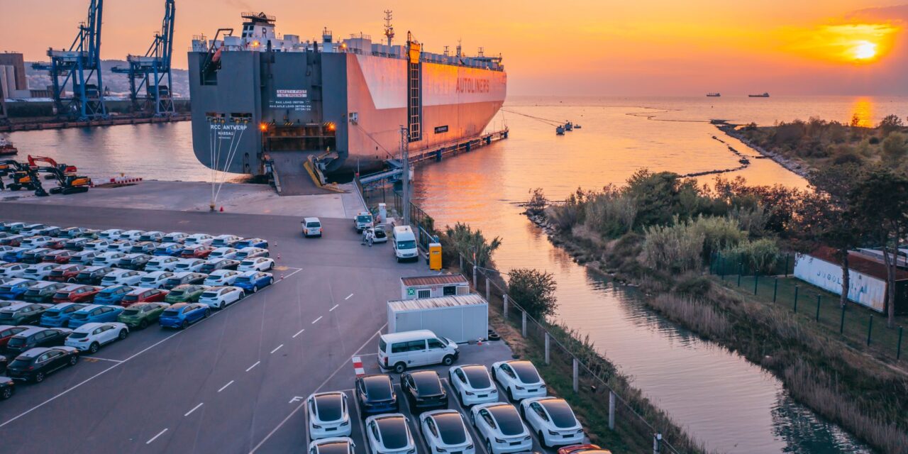 Porto di Capodistria, record al terminal auto<h2 class='anw-subtitle'>Movimentati 8.740 veicoli su una sola nave. Trend in crescita anche nel primo trimestre 2025</h2>