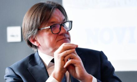 Denis Vukorepa confermato direttore dell’Authority di Fiume<h2 class='anw-subtitle'>Mandato rinnovato per quattro anni. Il presidente Hlača: «Continuità essenziale per il più grande sistema portuale croato»</h2>
