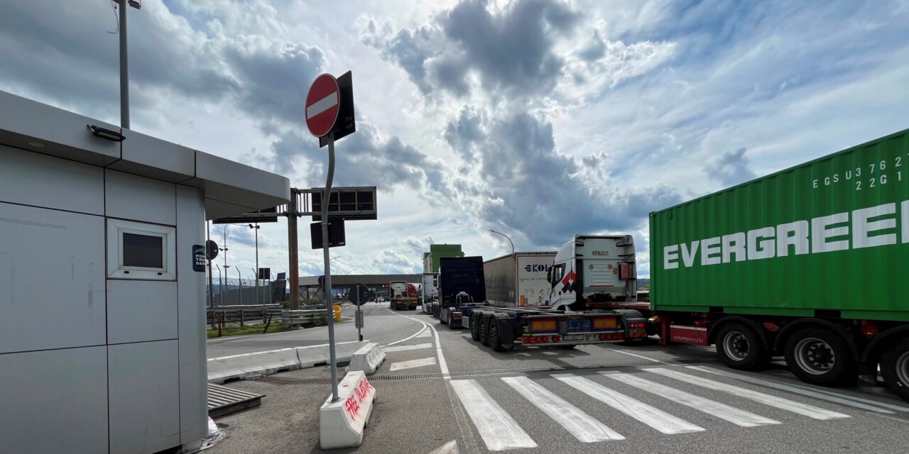 Porto di Trieste, lievi disagi per la manifestazione pro Gaza<h2 class='anw-subtitle'>Più complicata la situazione e Marghera, dove quasi 7000 persone hanno bloccato per ore l'accesso ai terminal</h2>