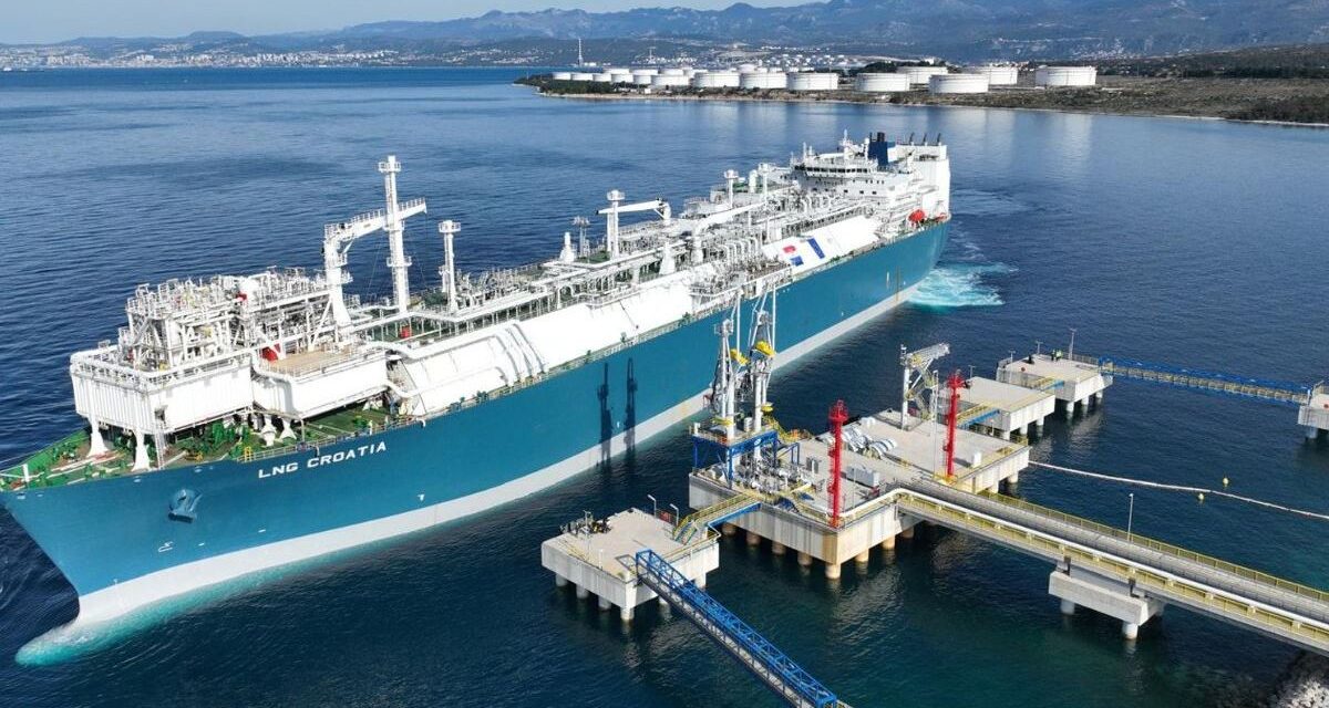 Rigassificatore Veglia (Croazia): nave FSRU di nuovo al suo posto<h2 class='anw-subtitle'>La parte fondamentale del terminal è reduce da un upgrade eseguito in Turchia</h2>