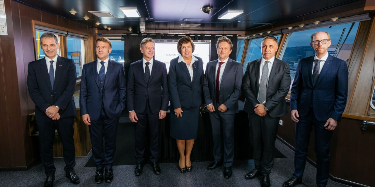 Joint venture Luka Koper-Cma Cgm su logistica automotive<h2 class='anw-subtitle'>Il presidente francese Macron, il premier sloveno Golob e l’ad della compagnia Saadé in visita al porto di Capodistria</h2>