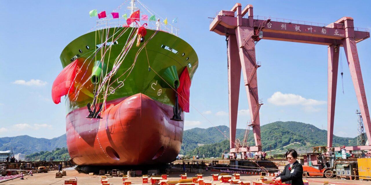 Cosulich vara in Cina prima bettolina al mondo a metanolo<h2 class='anw-subtitle'>La nave, progettata da SeaTech Solutions, è destinata a operare a Singapore</h2>
