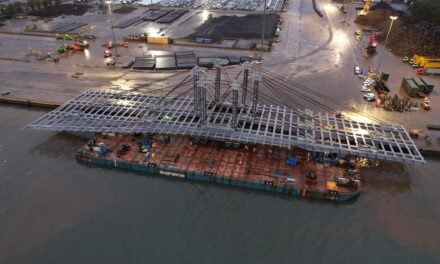 Porto di Monfalcone, project cargo Cimolai per la Francia<h2 class='anw-subtitle'>Caricato su chiatta da Midsea il ponte Anne de Bretagne destinato a Nantes</h2>