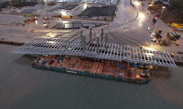 Porto di Monfalcone, project cargo Cimolai per la Francia<h2 class='anw-subtitle'>Caricato su chiatta da Midsea il ponte Anne de Bretagne destinato a Nantes</h2>