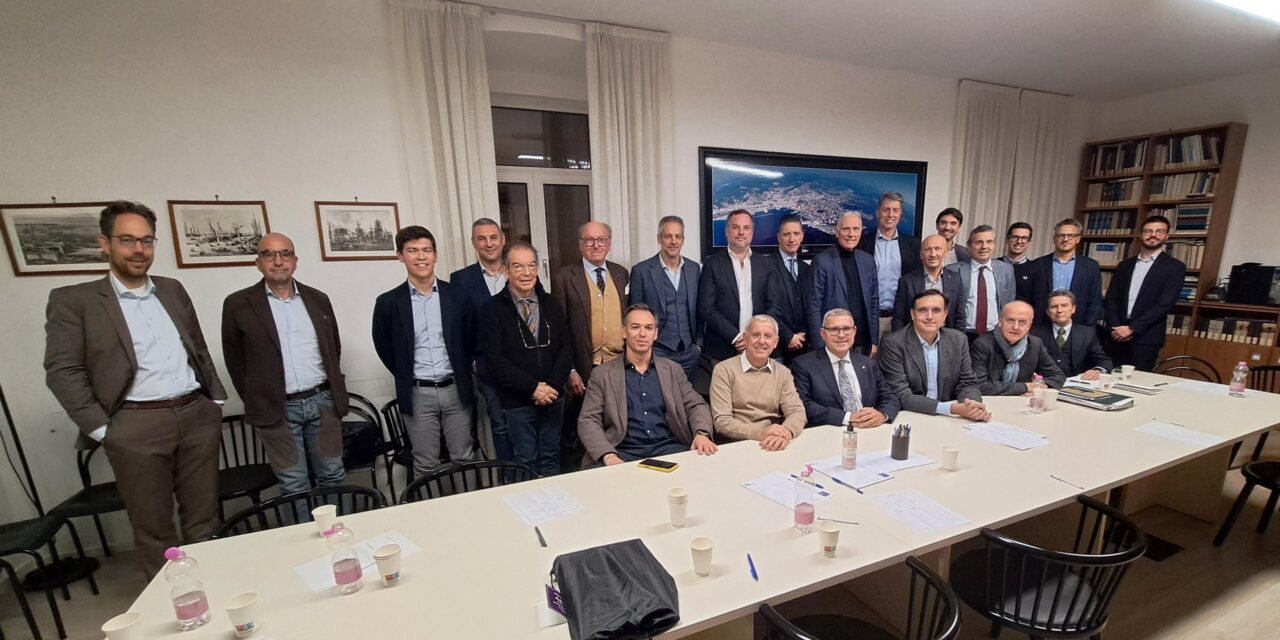 Spedizionieri e terminalisti Fvg rinnovano vertici associazione<h2 class='anw-subtitle'>Stefano Visintin confermato alla presidenza: «Dobbiamo sviluppare e promuovere la risorsa del porto franco internazionale»</h2>