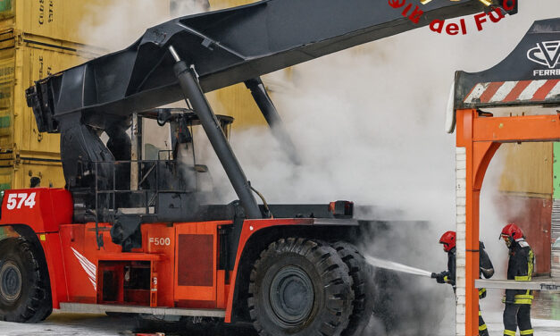 Fire at the Molo VII container terminal in the Port of Trieste<h2 class='anw-subtitle'>A reach stacker caught fire; no injuries reported, but a tall column of smoke was visible across the city</h2>