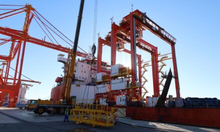 Nuove RTG al porto di Fiume, la Zhen Hua 35 chiude il 2025 sull’Adriatico<h2 class='anw-subtitle'>La nave heavy-lift cinese consegna due gru ad AGCT dopo aver trasportato altre unità anche a Venezia</h2>