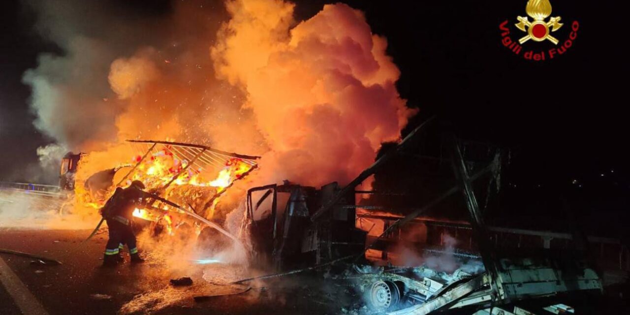 Furgone tampona tir sull’A22, morti i due occupanti<h2 class='anw-subtitle'>Il mezzo pesante era fermo in una piazzola lungo l'Autobrennero in provincia di Verona</h2>