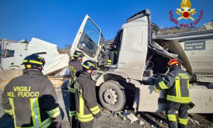 Six-truck crash on the A4 towards Venice: two injured<h2 class='anw-subtitle'>Stretch between Duino and Monfalcone closed for four hours: kilometre-long queues despite contraflow</h2>