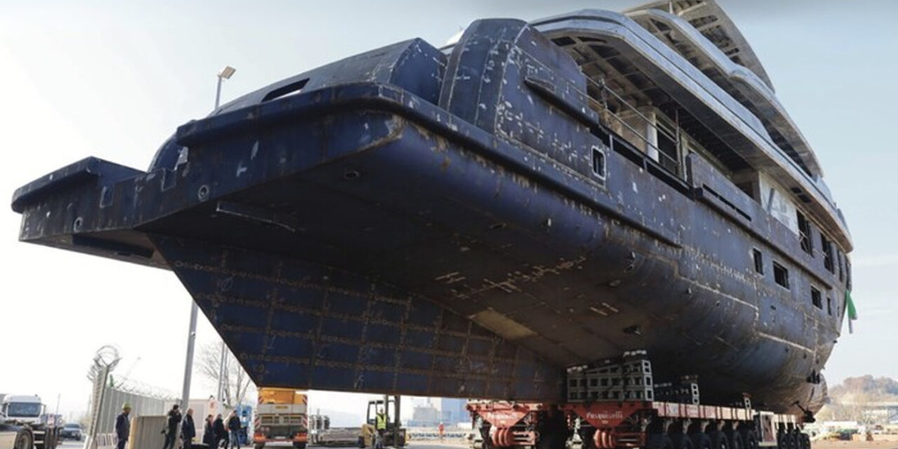 Da Trieste ad Ancona il nuovo scafo in acciaio da 43 metri<h2 class='anw-subtitle'>Trasferito il terzo maxi yacht realizzato negli spazi di Seadock da Cnb: già iniziata una nuova costruzione</h2>