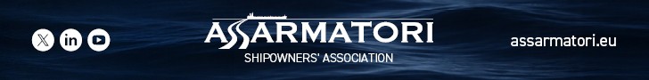 Banner Assarmatori con logo sopra a un mare notturno