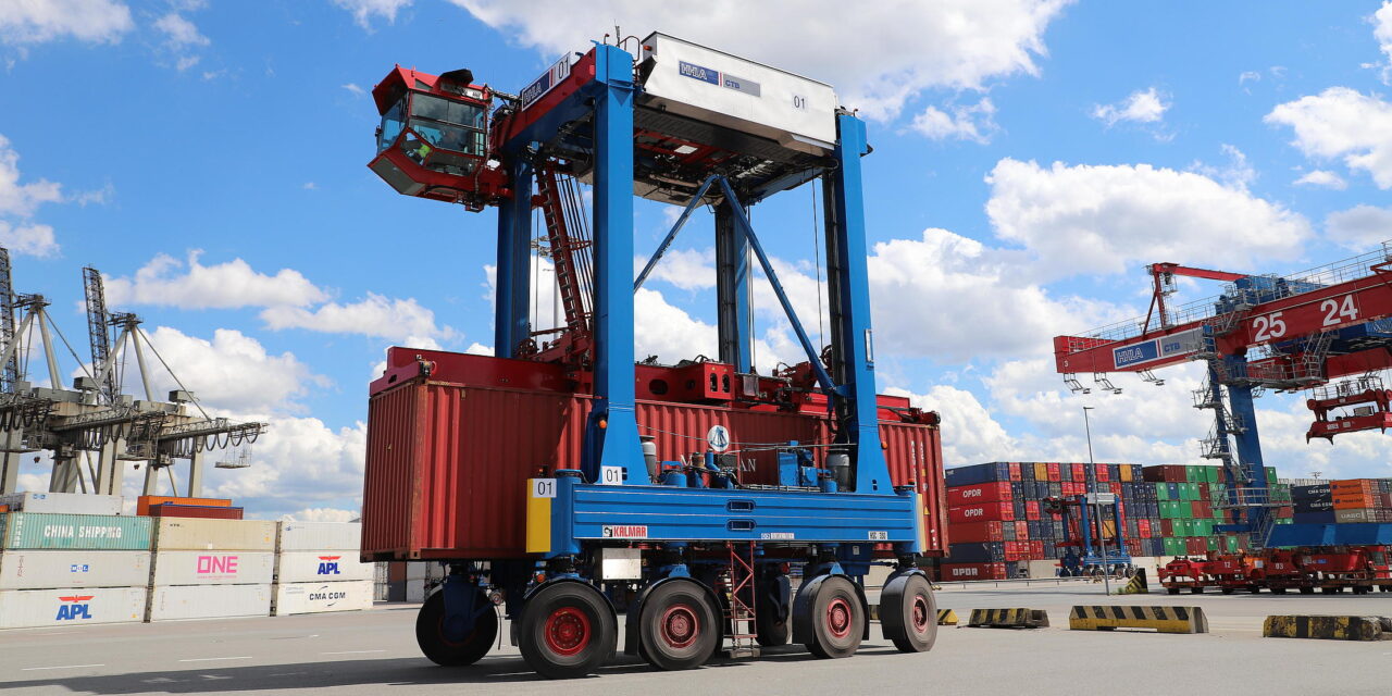 HHLA investe su straddle carrier ibridi Konecranes<h2 class='anw-subtitle'>Otto nuove macchine di ultima generazione entreranno in servizio nel terminal container di Amburgo entro il 2026</h2>