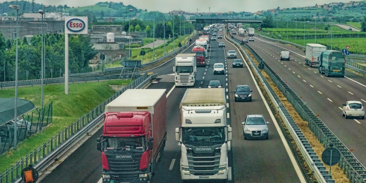 Taglio accise per 20 giorni sui carburanti<h2 class='anw-subtitle'>Il governo riduce il prezzo di benzina e gasolio e introduce controlli contro le speculazioni lungo la filiera</h2>