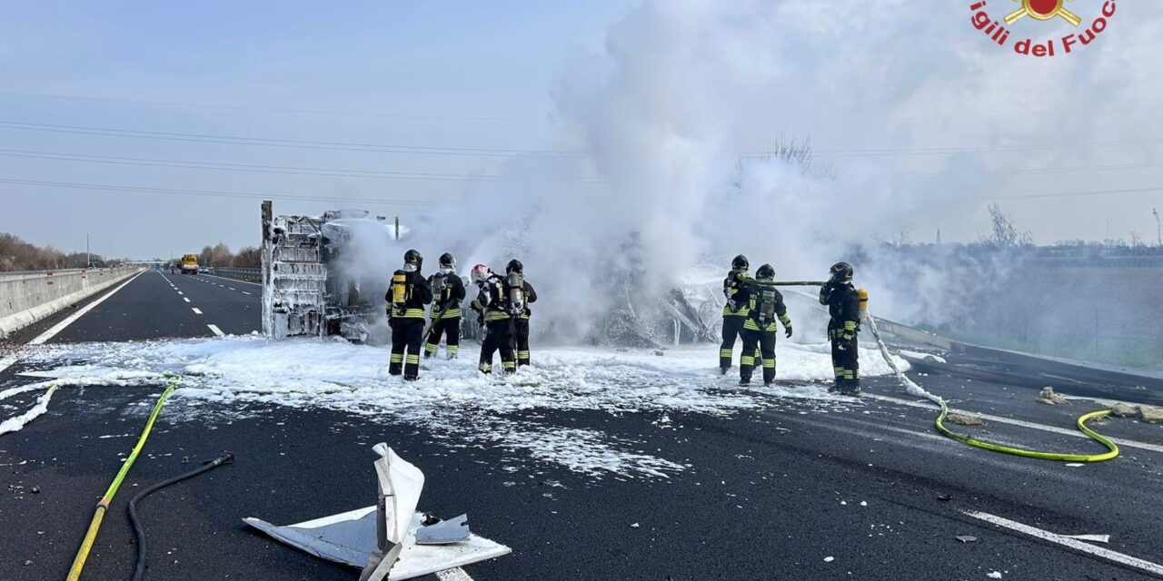 Another A4 accident: lorry catches fire<h2 class='anw-subtitle'>Accident involving articulated lorry and tanker: one driver slightly injured. Section closed in both directions</h2>
