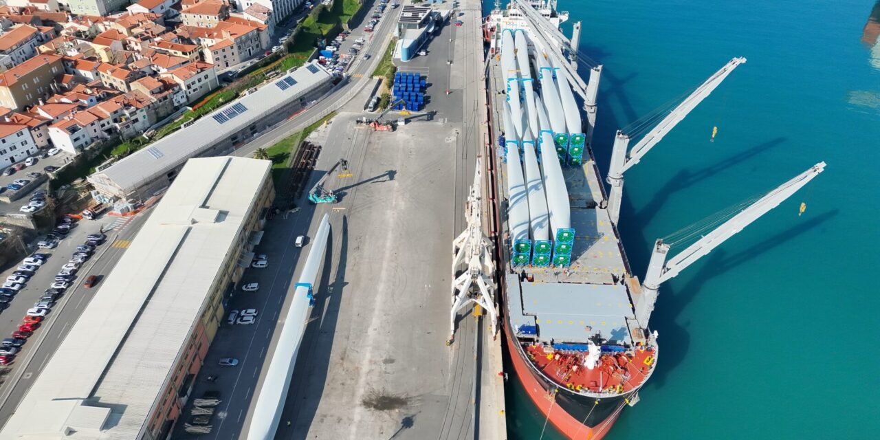 Energia e project cargo: maxi spedizione al porto di Capodistria<h2 class='anw-subtitle'>Per lo scalo sloveno prima grande spedizione di componenti per impianti eolici destinati al mercato dell’Europa centrale</h2>