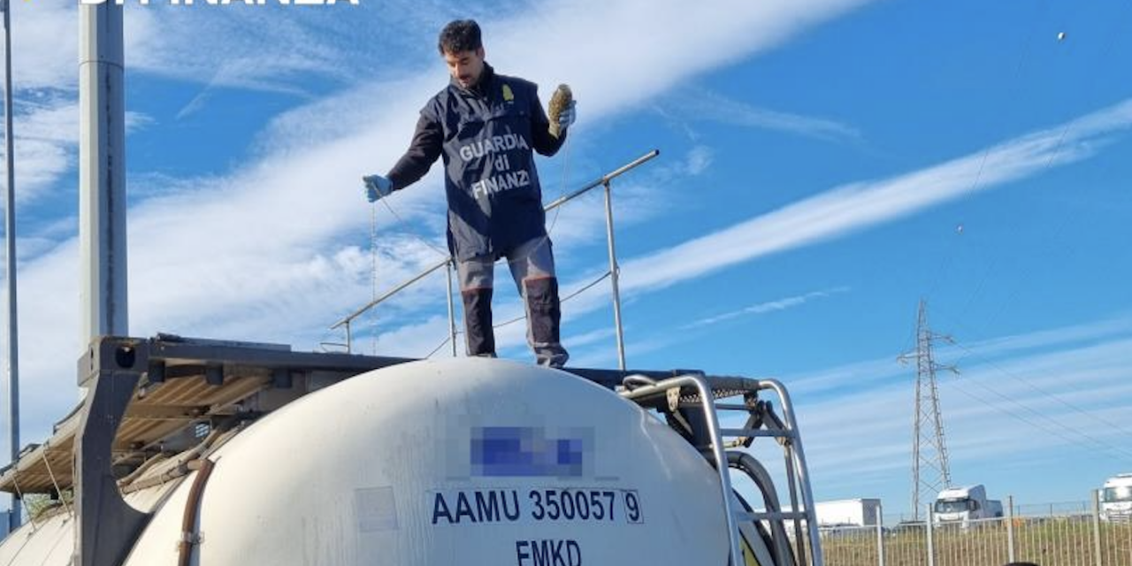 Excise evasion, 64,000 litres of diesel seized on railway wagons<h2 class='anw-subtitle'>Guardia di Finanza operation between Udine and Verona: the fuel was travelling in tank containers declared as lubricating oil</h2>