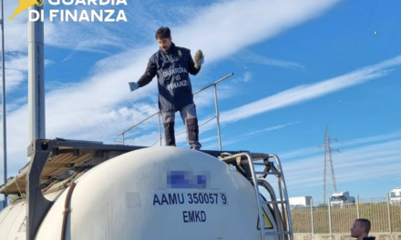 Evasione accise, sequestrati 64mila litri gasolio su vagoni ferroviari<h2 class='anw-subtitle'>Operazione della Guardia di Finanza tra Udine e Verona: il carburante viaggiava in tank container dichiarati come olio lubrificante</h2>