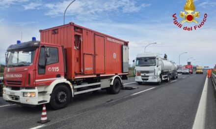 Tanker breakdown on A4, Villesse–Palmanova section closed<h2 class='anw-subtitle'>Slip roads closed and traffic diverted. Fuel transfer operations under way with the intervention of the fire brigade’s NBCR unit</h2>