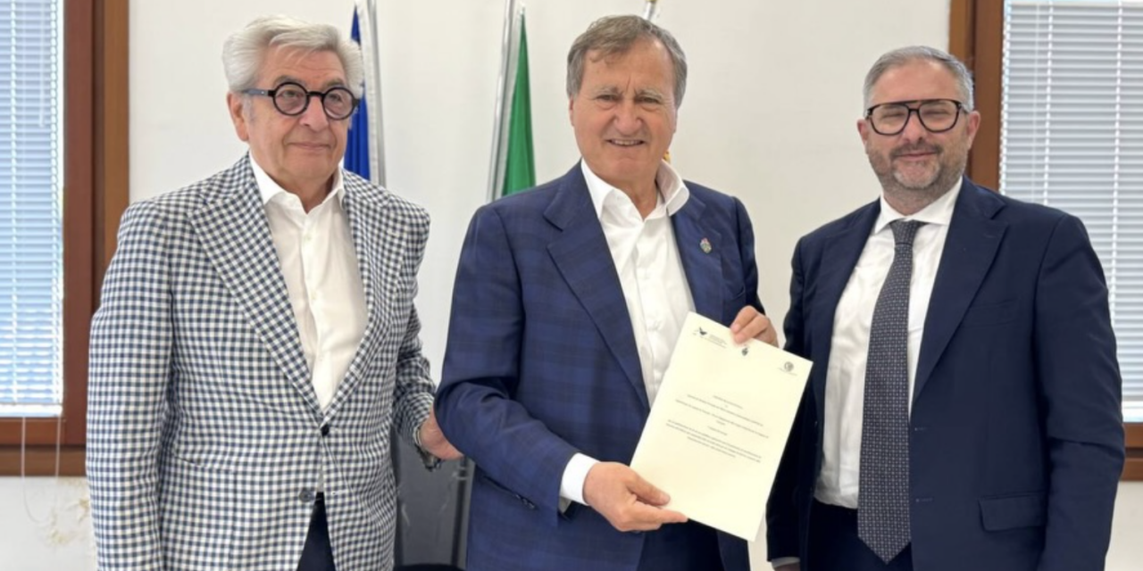 Venezia, protocollo d’intesa per cantiere megayacht all’Arsenale<h2 class='anw-subtitle'>Accordo tra Comune di Venezia, Autorità per la laguna e Authority portuale, Vpc rilancia «C'è anche la Marittima»</h2>