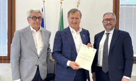 Venezia, protocollo d’intesa per cantiere megayacht all’Arsenale<h2 class='anw-subtitle'>Accordo tra Comune di Venezia, Autorità per la laguna e Authority portuale, Vpc rilancia «C'è anche la Marittima»</h2>