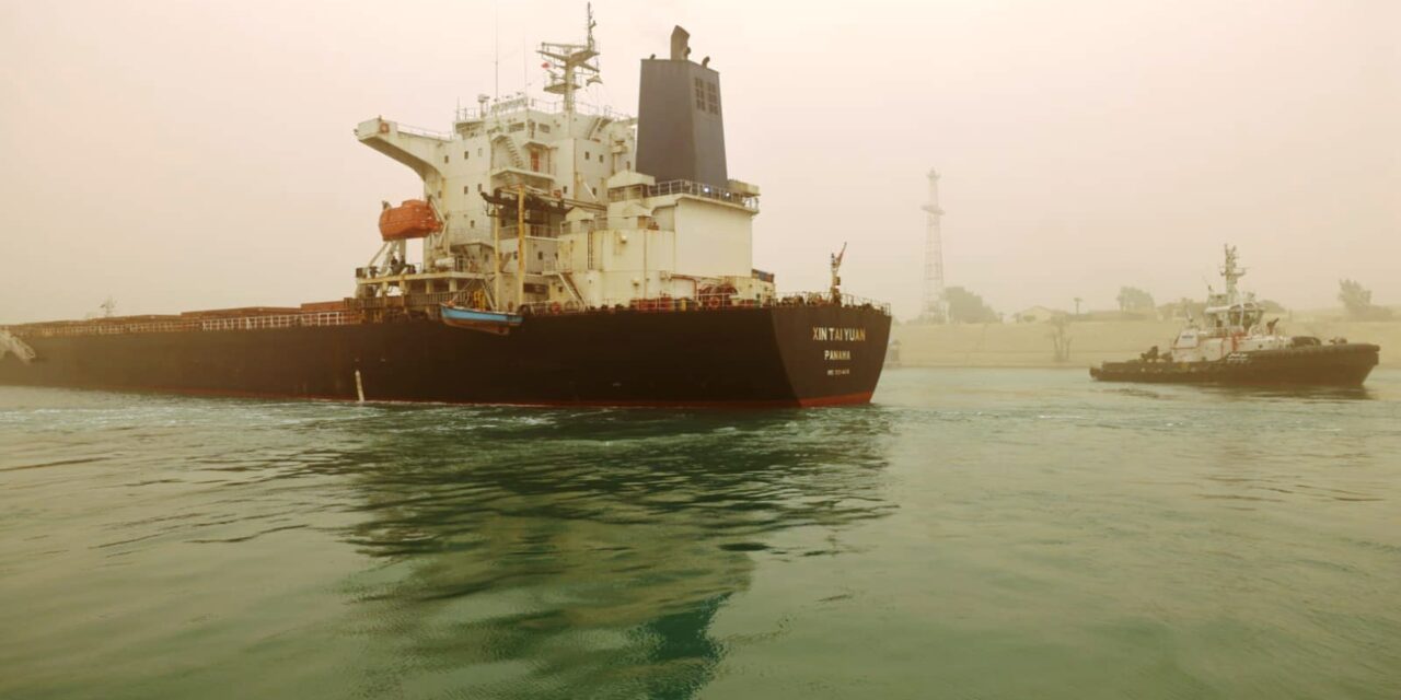 Suez, disincagliata la bulk carrier XIN TAIN YUAN<h2 class='anw-subtitle'>Intervento rapido dei rimorchiatori dell'Authority del Canale evita impatti sul traffico: nave di nuovo in rotta dopo un guasto al timone</h2>
