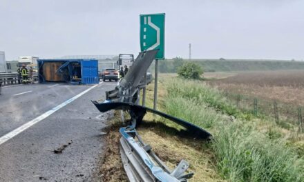 Ennesimo incidente in A4: mezzo pesante perde il cassone<h2 class='anw-subtitle'>Nessun ferito, ma tragedia sfiorata. Chiuso il tratto autostradale Villesse-Palmanova in direzione Venezia</h2>