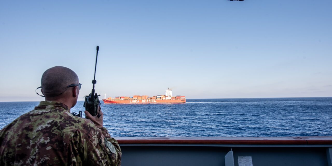 San Marco sulla Jolly Argento: esercitazione nel Mediterraneo orientale<h2 class='anw-subtitle'>I fucilieri della Marina militare si sono calati da un elicottero sulla portacontainer di Ignazio Messina & C.</h2>