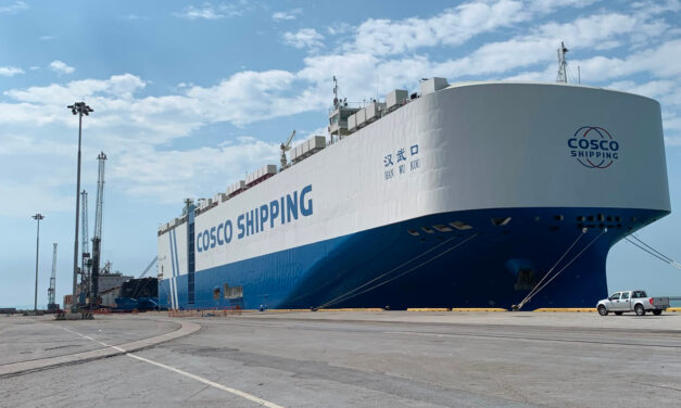 Prima car carrier Cosco a Monfalcone con auto BYD